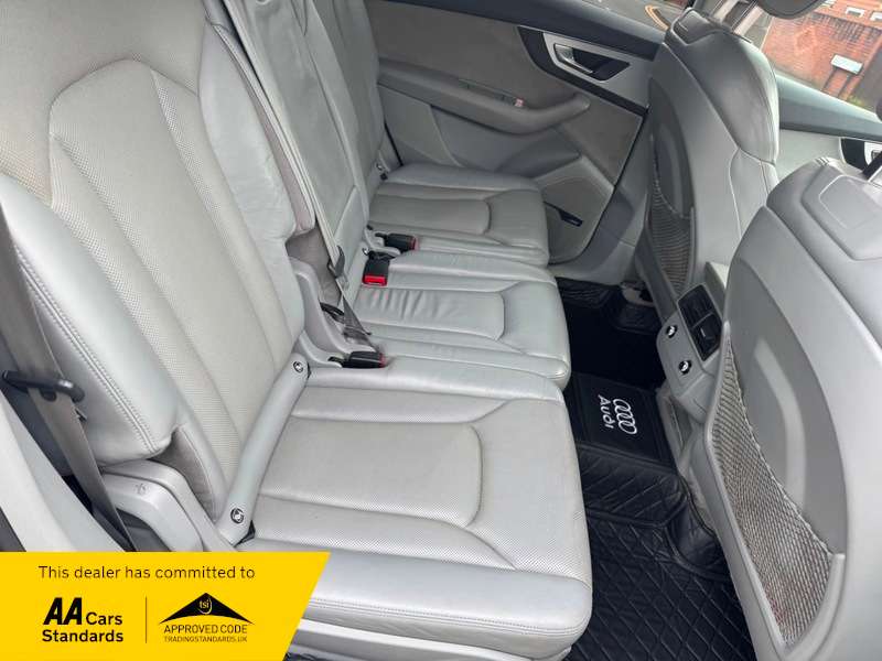 2015 AUDI Q7 2015 AUDI Q7