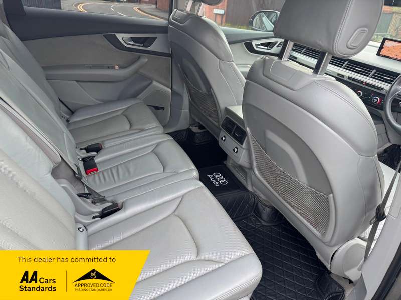 2015 AUDI Q7 2015 AUDI Q7