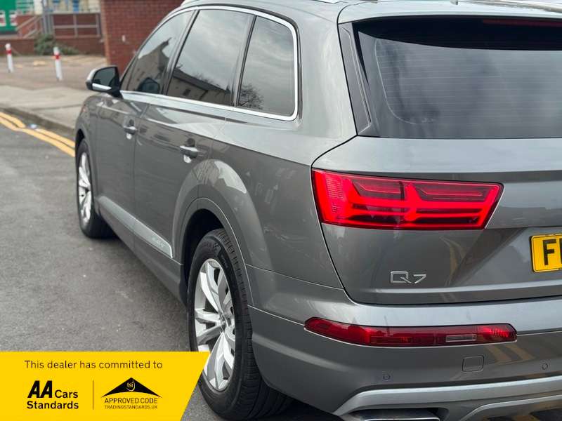 2015 AUDI Q7 2015 AUDI Q7