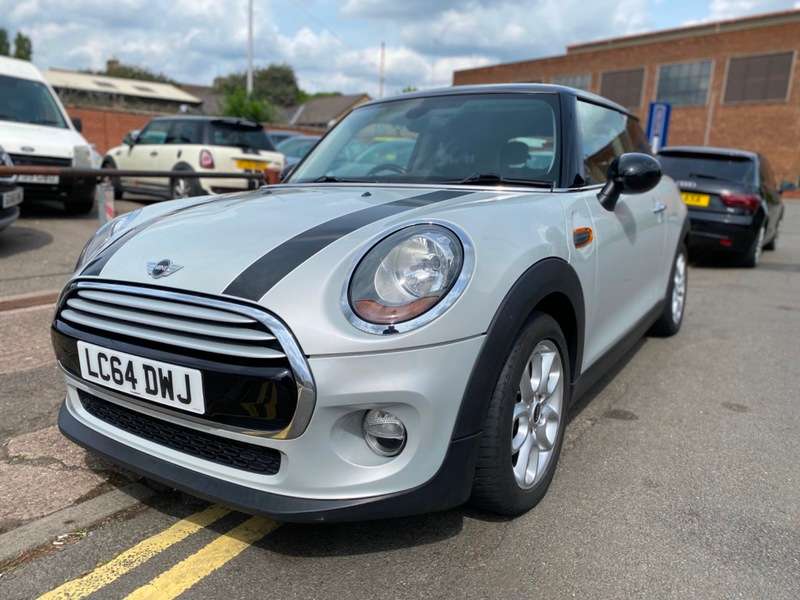 A 2014 MINI HATCH 1.5 Cooper Euro 6 (s/s) 3dr A 2014 MINI HATCH 1.5 Cooper Euro 6 (s/s) 3dr
