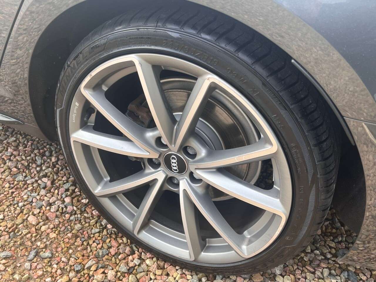 A 2019 AUDI A4 AVANT 2.0 TFSI 40 Black Edition Estate 5dr Petrol S Tronic Euro 6 (s/s) (190 ps) A 2019 AUDI A4 AVANT 2.0 TFSI 40 Black Edition Estate 5dr Petrol S Tronic Euro 6 (s/s) (190 ps)