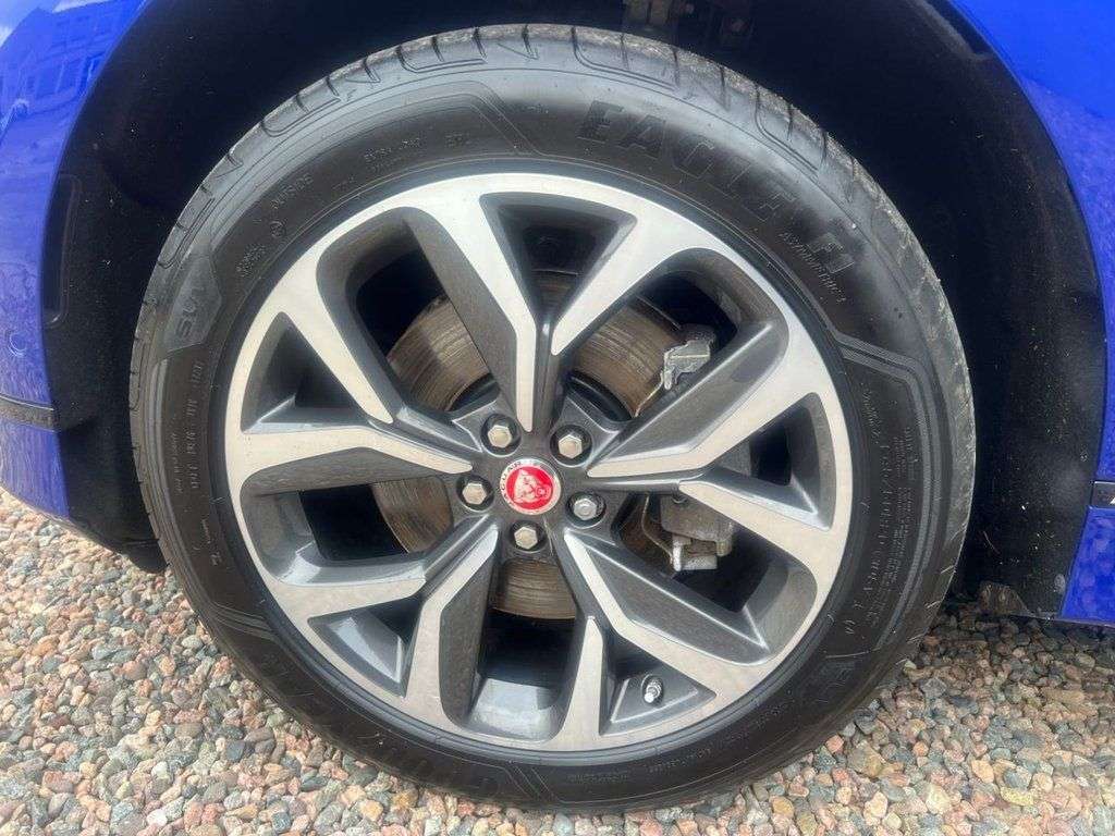 A 2020 JAGUAR I-PACE 400 90kWh HSE SUV 5dr Electric Auto 4WD (400 ps) A 2020 JAGUAR I-PACE 400 90kWh HSE SUV 5dr Electric Auto 4WD (400 ps)