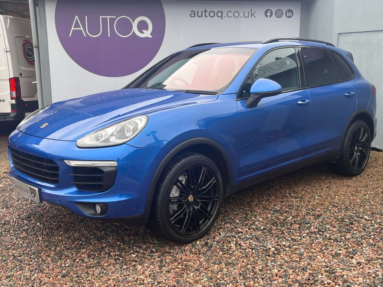 A 2017 PORSCHE CAYENNE 3.0 TD V6 SUV 5dr Diesel TiptronicS 4WD Euro 6 (s/s) (262 ps) A 2017 PORSCHE CAYENNE 3.0 TD V6 SUV 5dr Diesel TiptronicS 4WD Euro 6 (s/s) (262 ps)