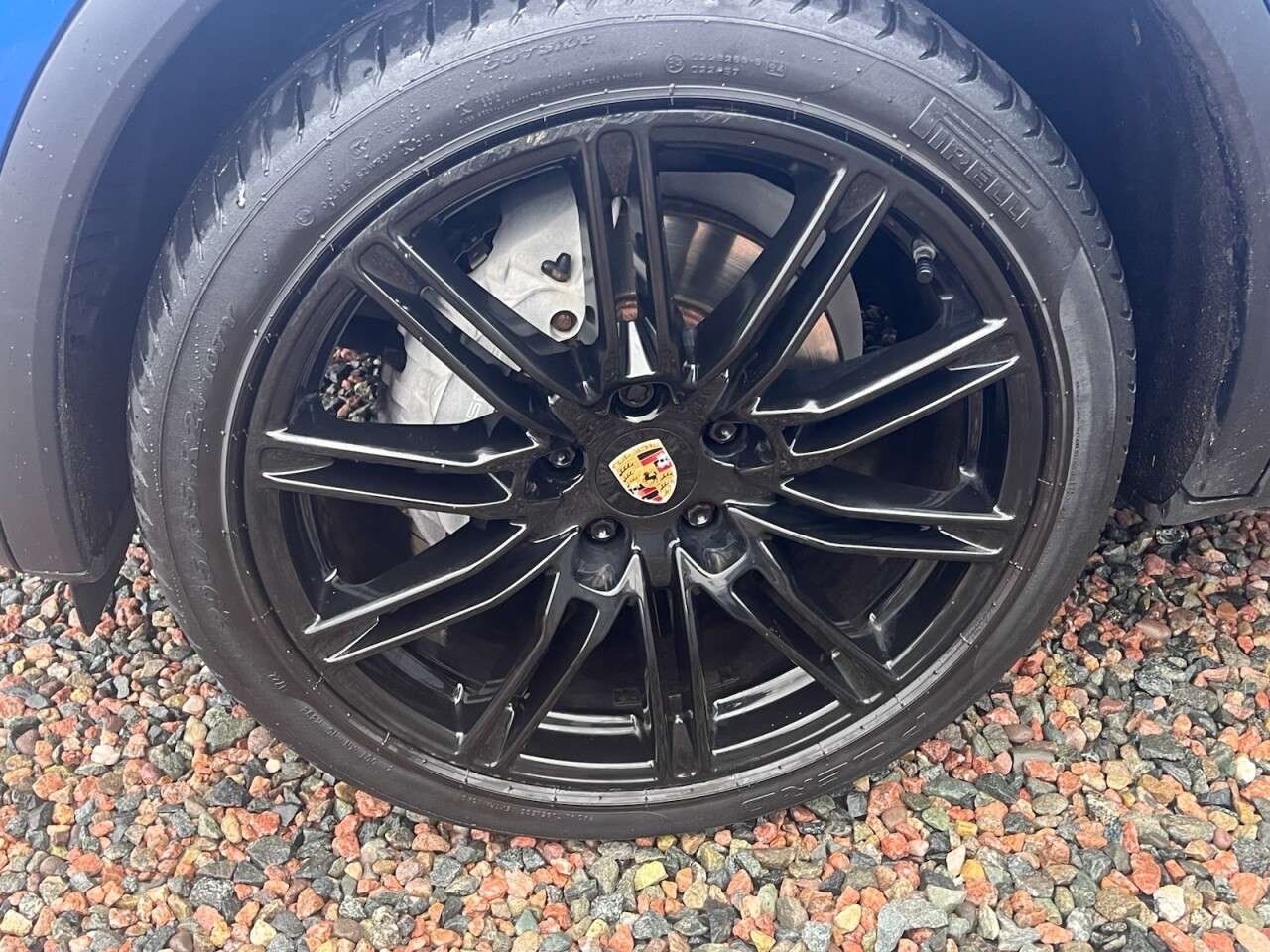 A 2017 PORSCHE CAYENNE 3.0 TD V6 SUV 5dr Diesel TiptronicS 4WD Euro 6 (s/s) (262 ps) A 2017 PORSCHE CAYENNE 3.0 TD V6 SUV 5dr Diesel TiptronicS 4WD Euro 6 (s/s) (262 ps)