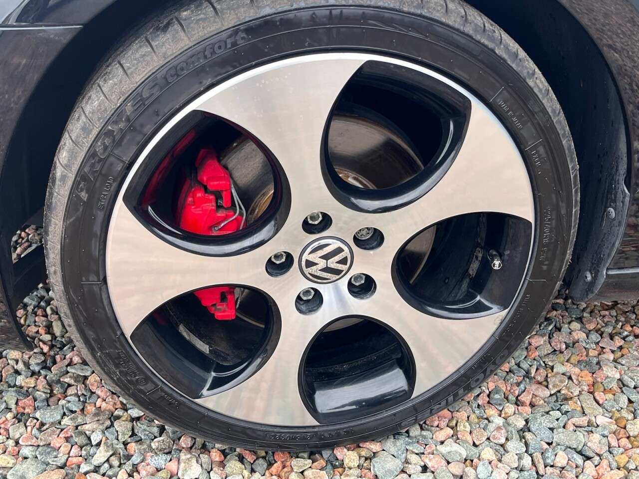 A 2011 VOLKSWAGEN GOLF GTI A 2011 VOLKSWAGEN GOLF GTI