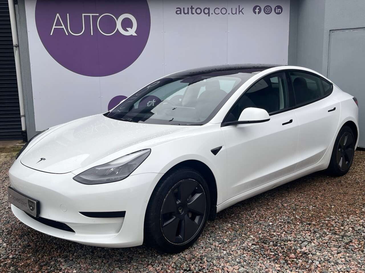 A 2021 TESLA MODEL 3 Standard Range Plus Saloon 4dr Electric Auto RWD (241 bhp) A 2021 TESLA MODEL 3 Standard Range Plus Saloon 4dr Electric Auto RWD (241 bhp)