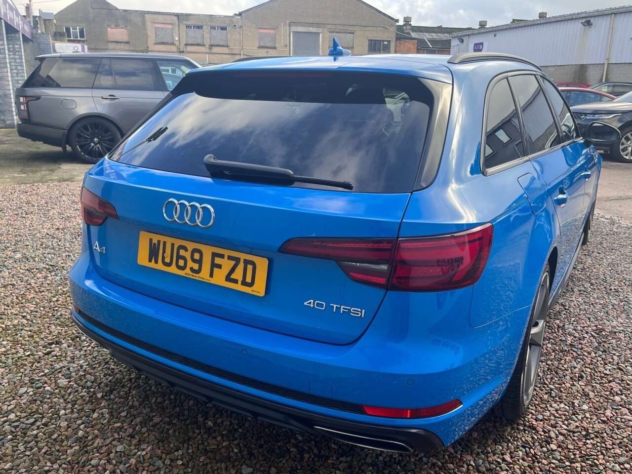 A 2019 AUDI A4 AVANT 2.0 TFSI 40 Black Edition Estate 5dr Petrol S Tronic Euro 6 (s/s) (190 ps) A 2019 AUDI A4 AVANT 2.0 TFSI 40 Black Edition Estate 5dr Petrol S Tronic Euro 6 (s/s) (190 ps)