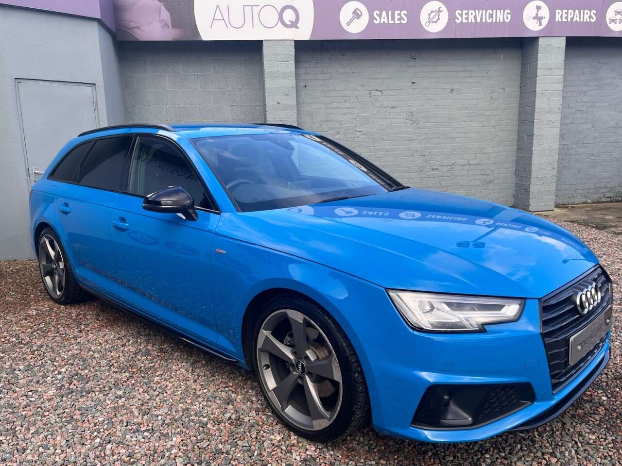 A 2019 AUDI A4 AVANT 2.0 TFSI 40 Black Edition Estate 5dr Petrol S Tronic Euro 6 (s/s) (190 ps) A 2019 AUDI A4 AVANT 2.0 TFSI 40 Black Edition Estate 5dr Petrol S Tronic Euro 6 (s/s) (190 ps)