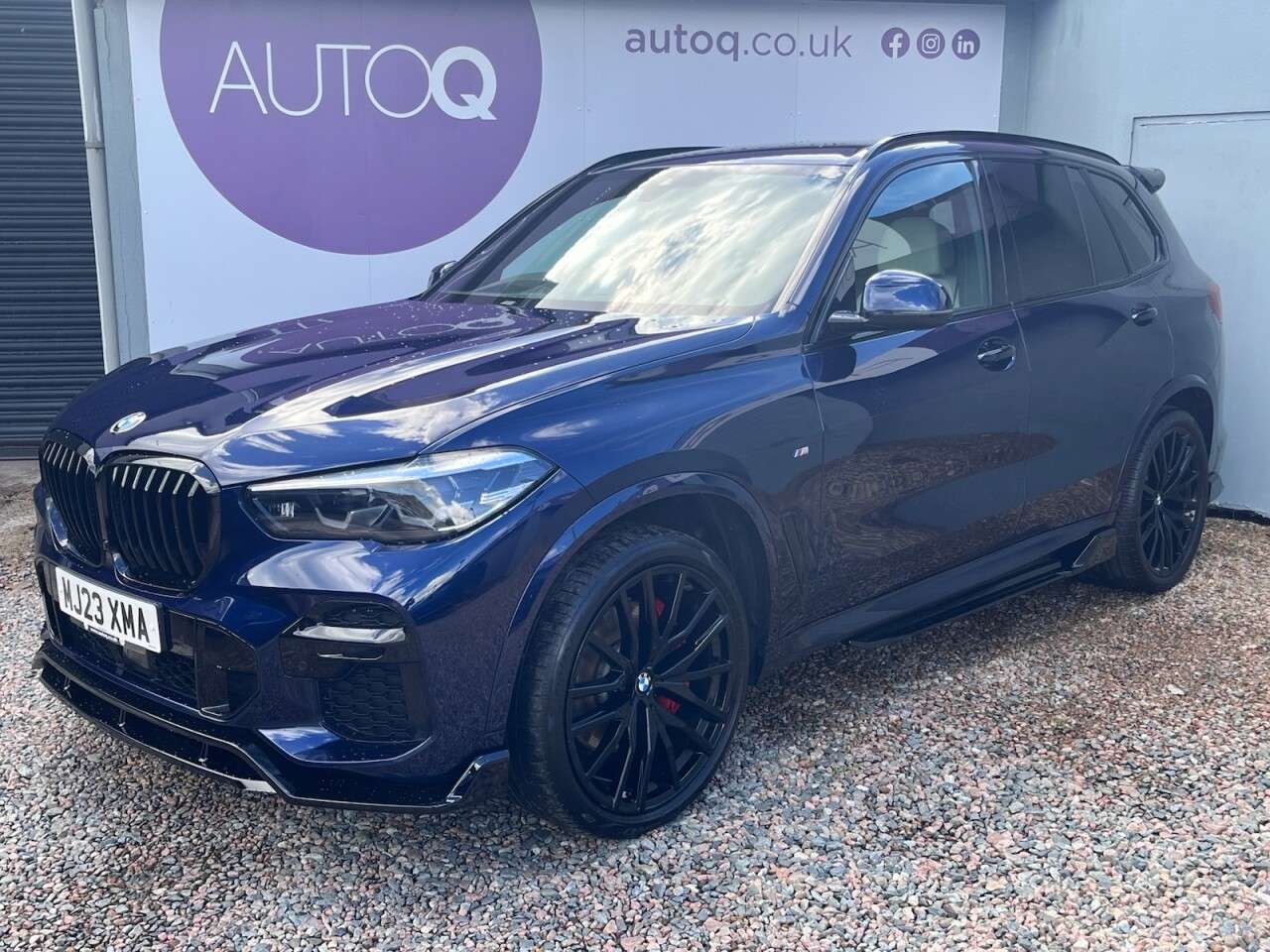 A 2023 BMW X5 3.0 30d MHT M Sport SUV 5dr Diesel Hybrid Auto xDrive Euro 6 (s/s) (286 ps) A 2023 BMW X5 3.0 30d MHT M Sport SUV 5dr Diesel Hybrid Auto xDrive Euro 6 (s/s) (286 ps)