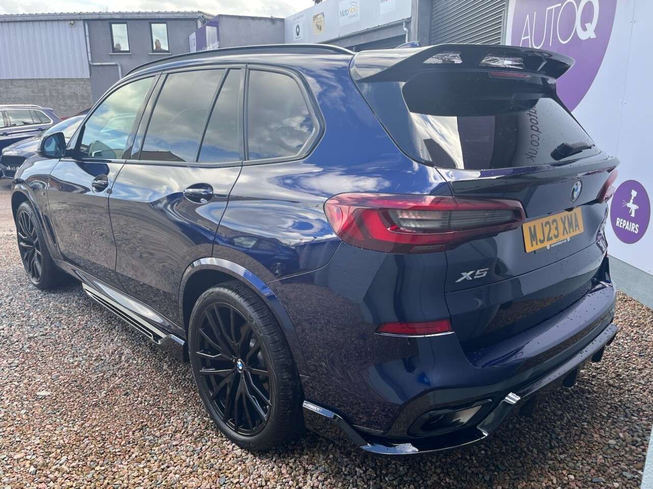 A 2023 BMW X5 3.0 30d MHT M Sport SUV 5dr Diesel Hybrid Auto xDrive Euro 6 (s/s) (286 ps) A 2023 BMW X5 3.0 30d MHT M Sport SUV 5dr Diesel Hybrid Auto xDrive Euro 6 (s/s) (286 ps)