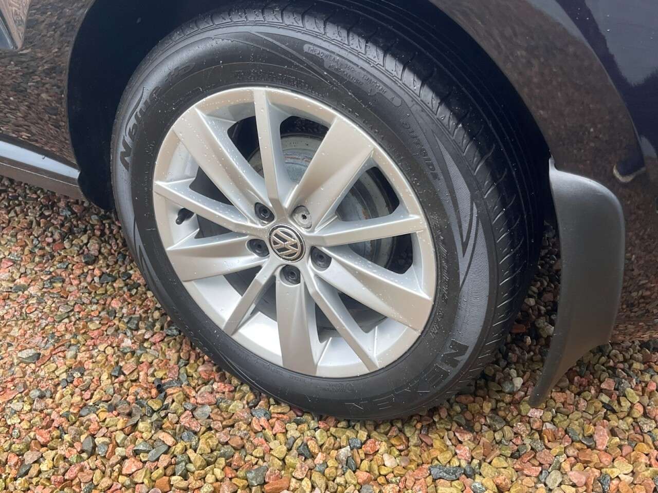 A 2015 VOLKSWAGEN POLO 1.0 BlueMotion Tech SE Hatchback 3dr Petrol Manual Euro 6 (s/s) (60 ps) A 2015 VOLKSWAGEN POLO 1.0 BlueMotion Tech SE Hatchback 3dr Petrol Manual Euro 6 (s/s) (60 ps)