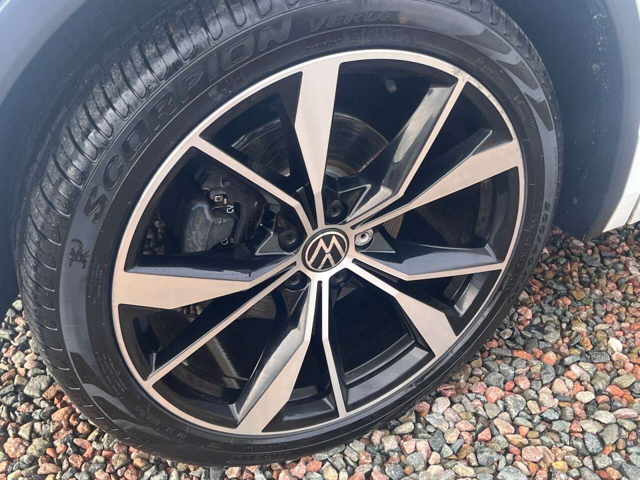 A 2021 VOLKSWAGEN TIGUAN 1.5 TSI R-Line SUV 5dr Petrol DSG Euro 6 (s/s) (150 ps) A 2021 VOLKSWAGEN TIGUAN 1.5 TSI R-Line SUV 5dr Petrol DSG Euro 6 (s/s) (150 ps)