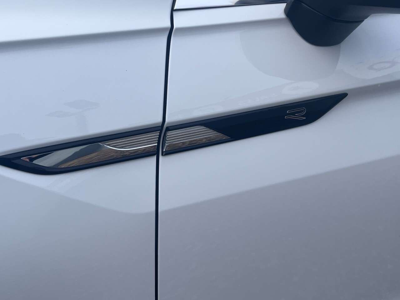 A 2021 VOLKSWAGEN TIGUAN 1.5 TSI R-Line SUV 5dr Petrol DSG Euro 6 (s/s) (150 ps) A 2021 VOLKSWAGEN TIGUAN 1.5 TSI R-Line SUV 5dr Petrol DSG Euro 6 (s/s) (150 ps)