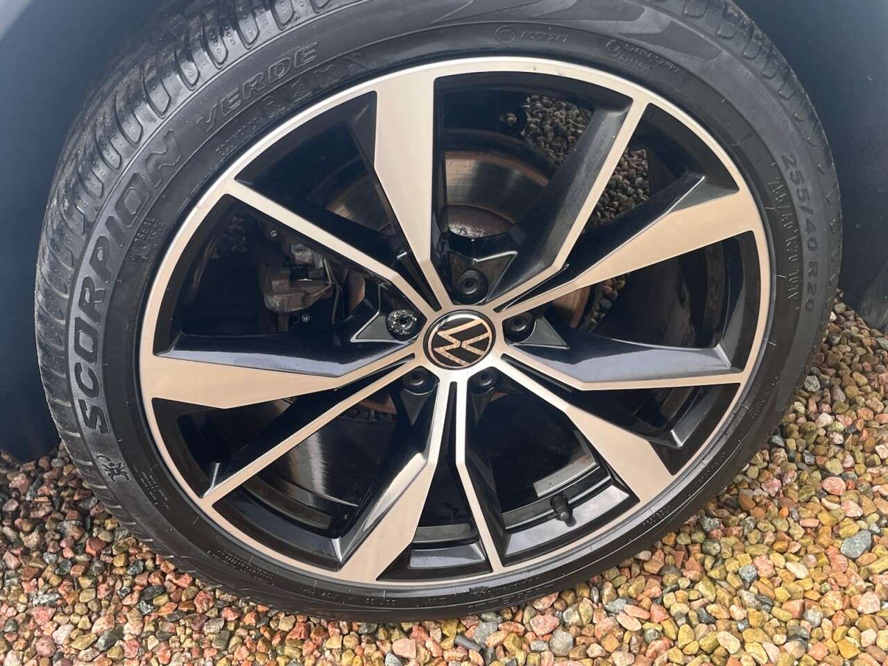 A 2021 VOLKSWAGEN TIGUAN 1.5 TSI R-Line SUV 5dr Petrol DSG Euro 6 (s/s) (150 ps) A 2021 VOLKSWAGEN TIGUAN 1.5 TSI R-Line SUV 5dr Petrol DSG Euro 6 (s/s) (150 ps)