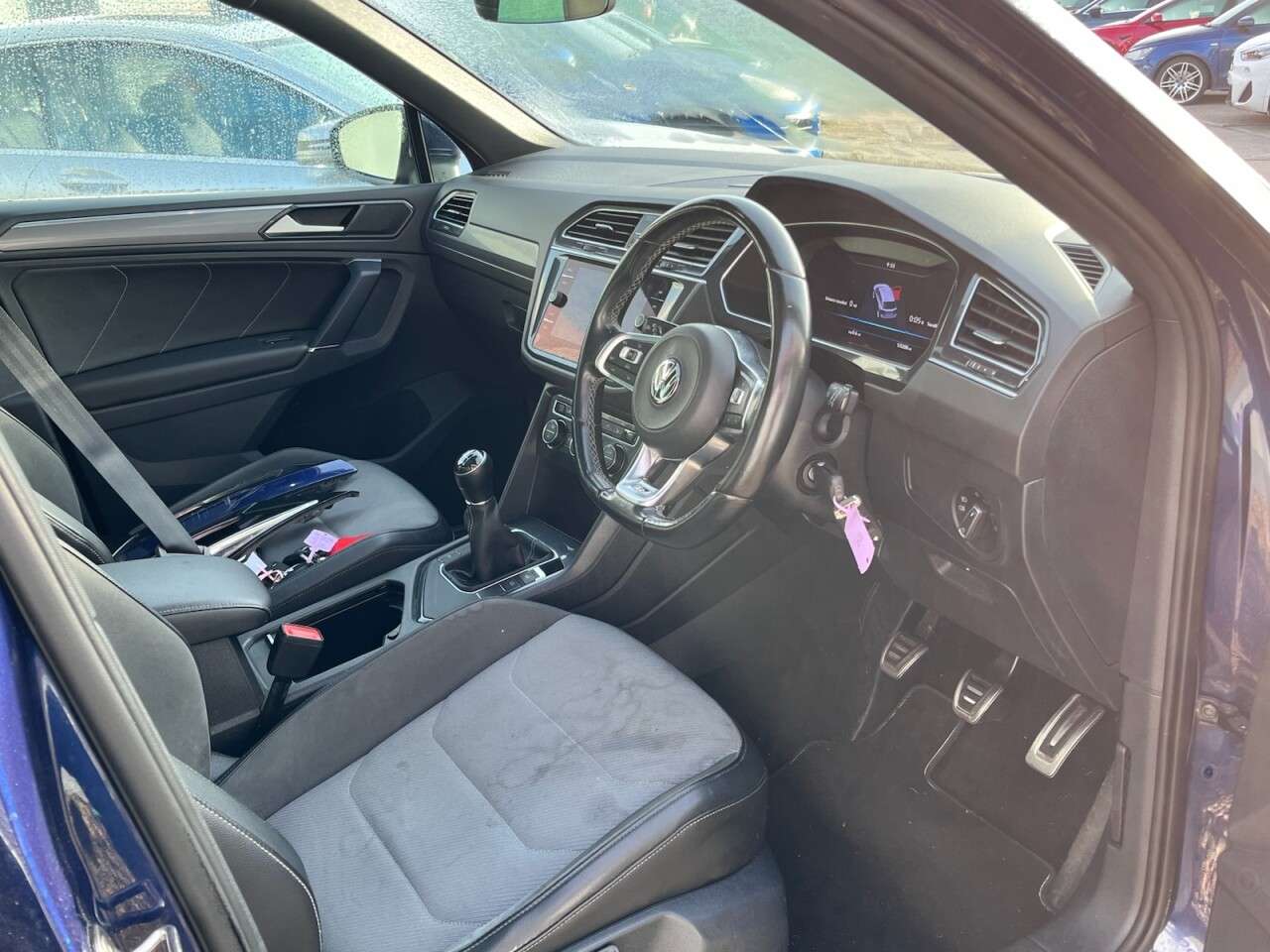 A 2018 VOLKSWAGEN TIGUAN 2.0 TDI R-Line SUV 5dr Diesel Manual Euro 6 (s/s) (150 ps) A 2018 VOLKSWAGEN TIGUAN 2.0 TDI R-Line SUV 5dr Diesel Manual Euro 6 (s/s) (150 ps)