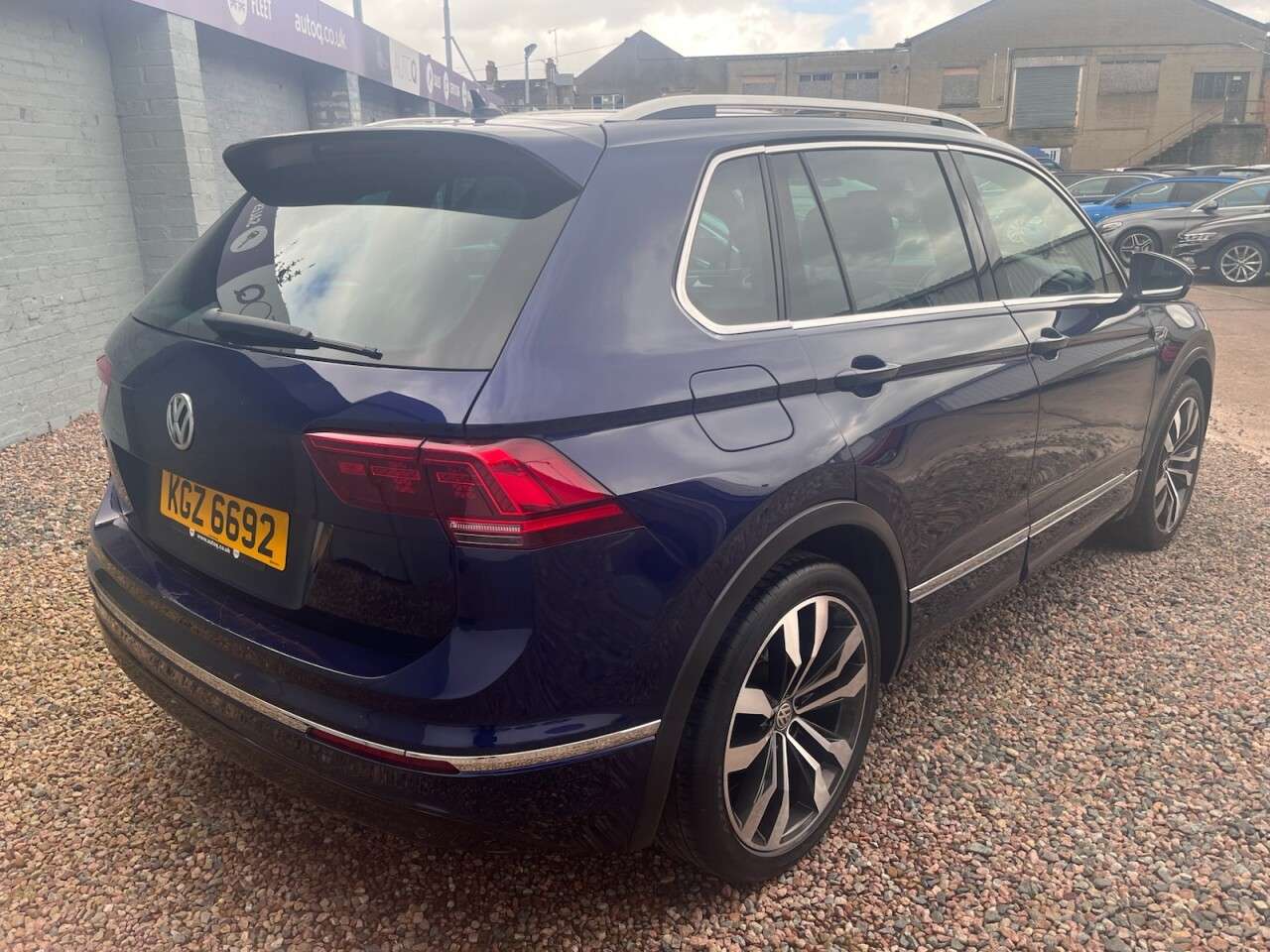 A 2018 VOLKSWAGEN TIGUAN 2.0 TDI R-Line SUV 5dr Diesel Manual Euro 6 (s/s) (150 ps) A 2018 VOLKSWAGEN TIGUAN 2.0 TDI R-Line SUV 5dr Diesel Manual Euro 6 (s/s) (150 ps)