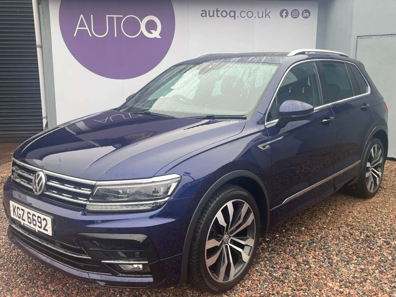 A 2018 VOLKSWAGEN TIGUAN 2.0 TDI R-Line SUV 5dr Diesel Manual Euro 6 (s/s) (150 ps) A 2018 VOLKSWAGEN TIGUAN 2.0 TDI R-Line SUV 5dr Diesel Manual Euro 6 (s/s) (150 ps)