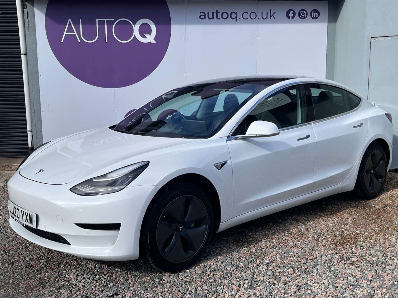 A 2020 TESLA MODEL 3 Standard Range Plus Saloon 4dr Electric Auto RWD (241 bhp) A 2020 TESLA MODEL 3 Standard Range Plus Saloon 4dr Electric Auto RWD (241 bhp)