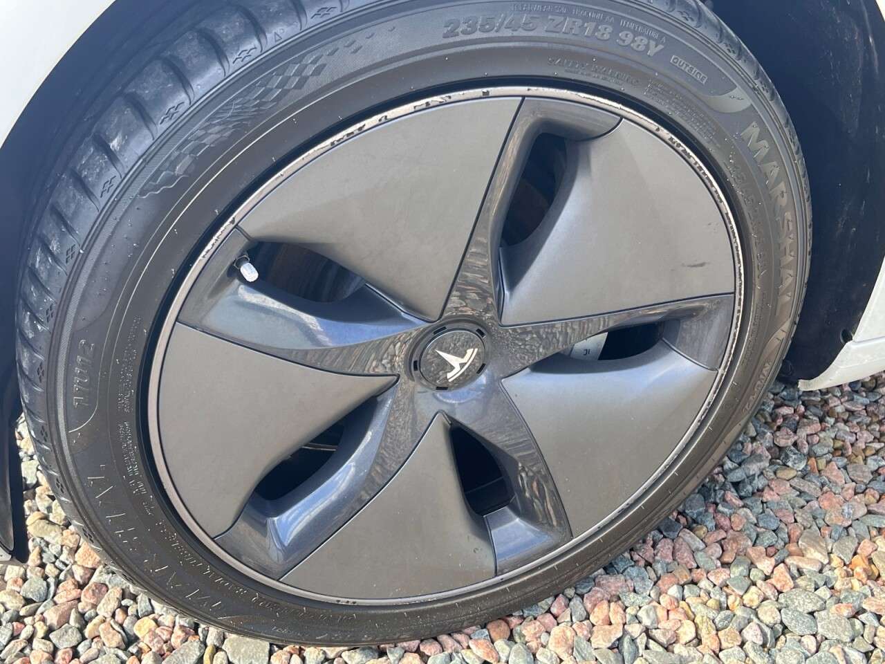 A 2020 TESLA MODEL 3 Standard Range Plus Saloon 4dr Electric Auto RWD (241 bhp) A 2020 TESLA MODEL 3 Standard Range Plus Saloon 4dr Electric Auto RWD (241 bhp)