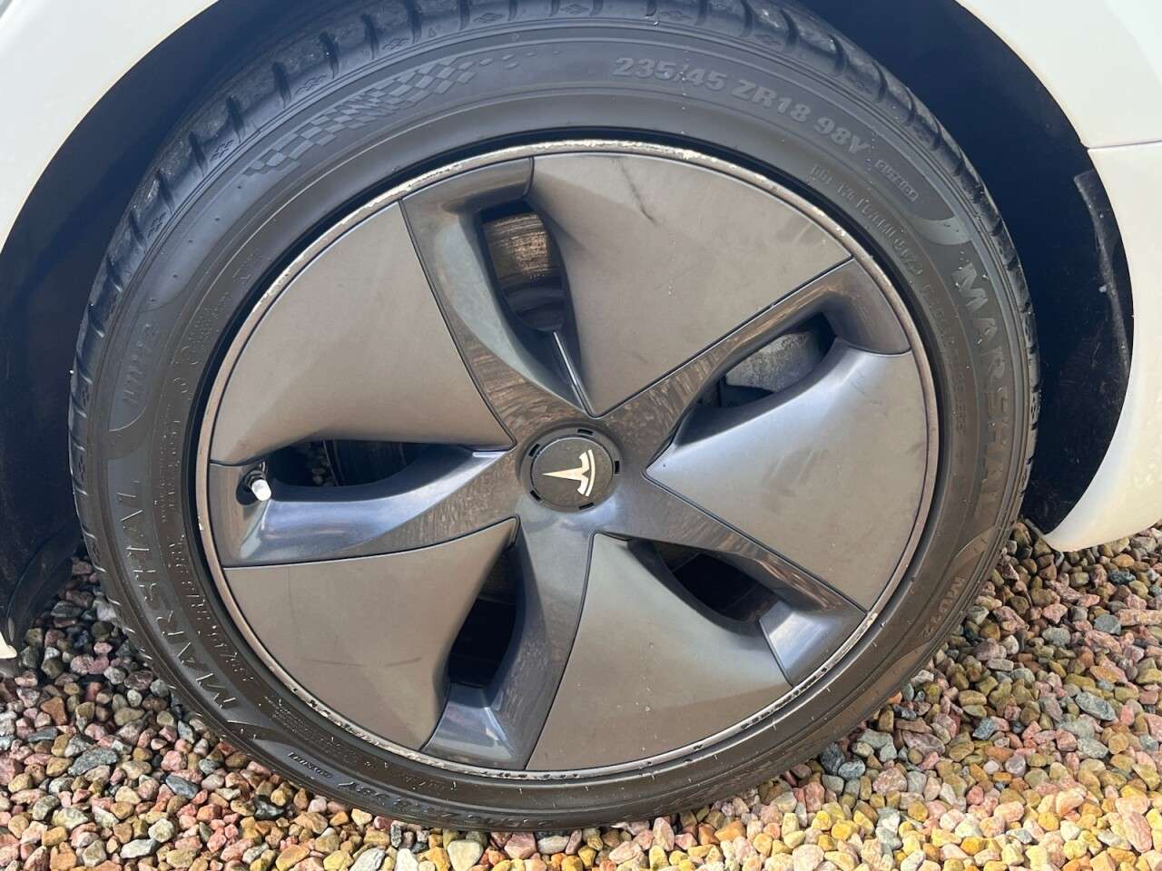 A 2020 TESLA MODEL 3 Standard Range Plus Saloon 4dr Electric Auto RWD (241 bhp) A 2020 TESLA MODEL 3 Standard Range Plus Saloon 4dr Electric Auto RWD (241 bhp)