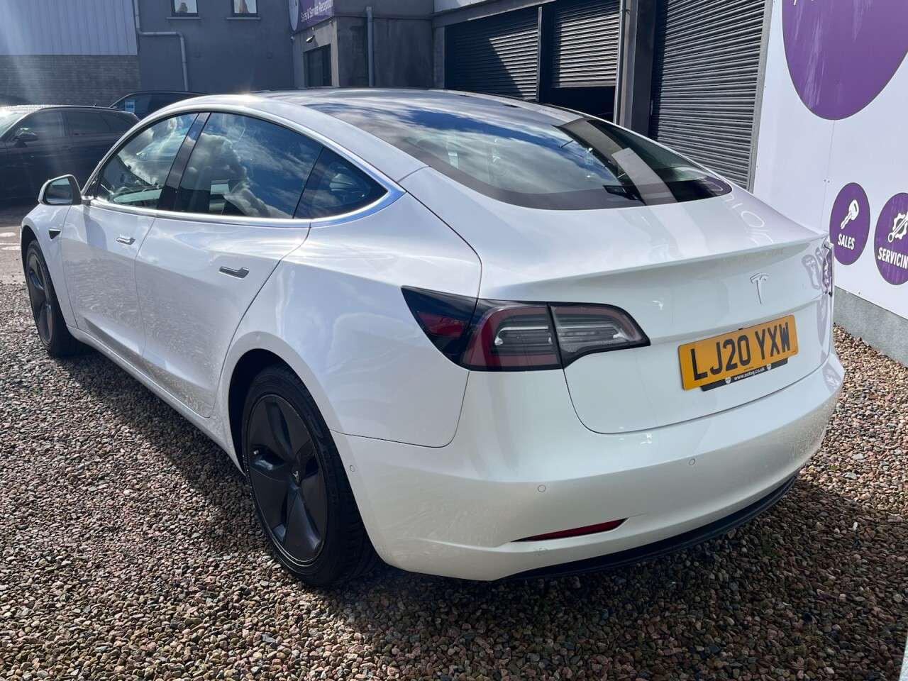A 2020 TESLA MODEL 3 Standard Range Plus Saloon 4dr Electric Auto RWD (241 bhp) A 2020 TESLA MODEL 3 Standard Range Plus Saloon 4dr Electric Auto RWD (241 bhp)