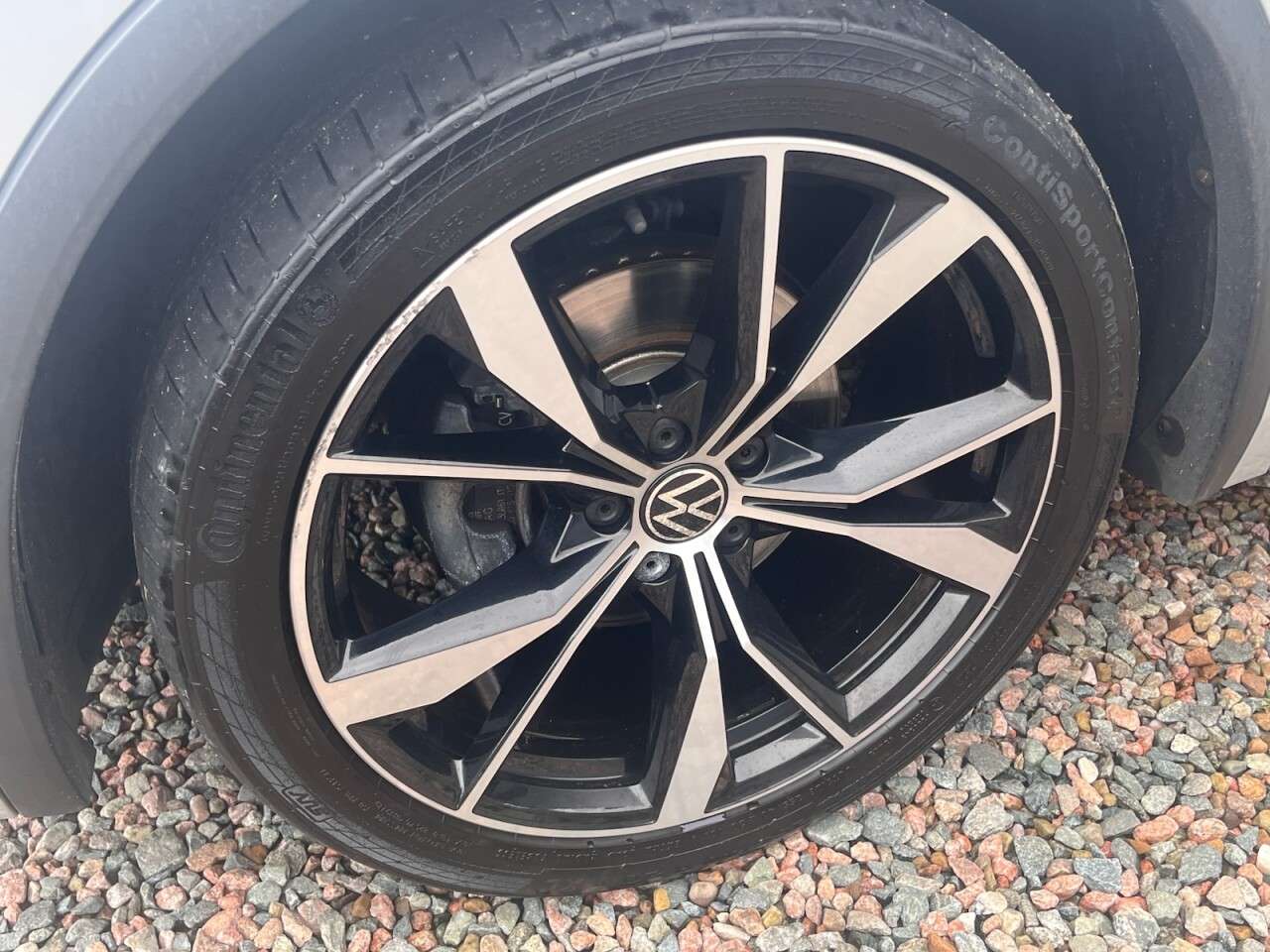 A 2022 VOLKSWAGEN TIGUAN 1.5 TSI R-Line SUV 5dr Petrol DSG Euro 6 (s/s) (150 ps) A 2022 VOLKSWAGEN TIGUAN 1.5 TSI R-Line SUV 5dr Petrol DSG Euro 6 (s/s) (150 ps)