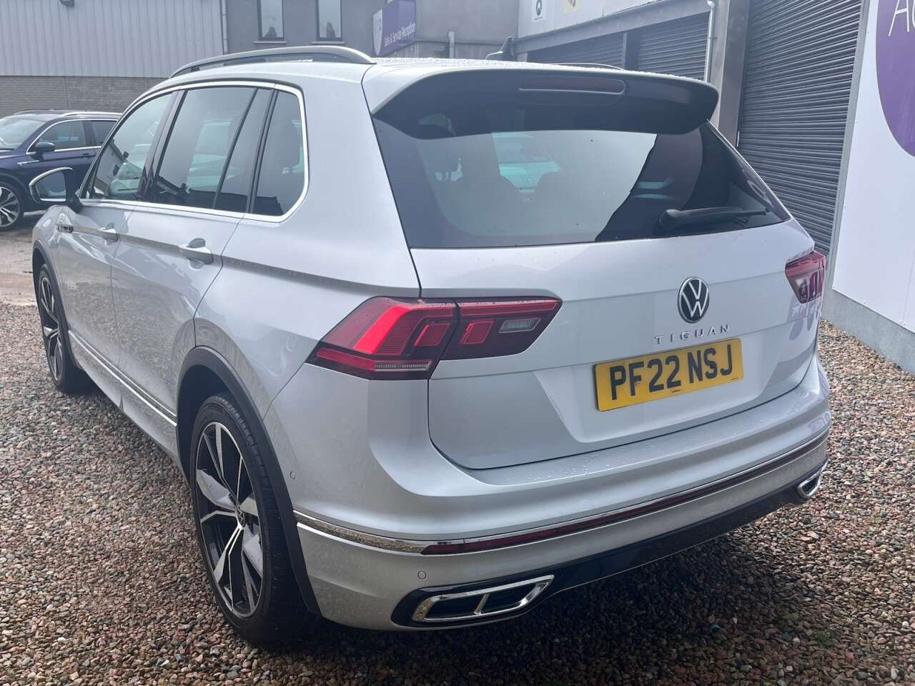 A 2022 VOLKSWAGEN TIGUAN 1.5 TSI R-Line SUV 5dr Petrol DSG Euro 6 (s/s) (150 ps) A 2022 VOLKSWAGEN TIGUAN 1.5 TSI R-Line SUV 5dr Petrol DSG Euro 6 (s/s) (150 ps)