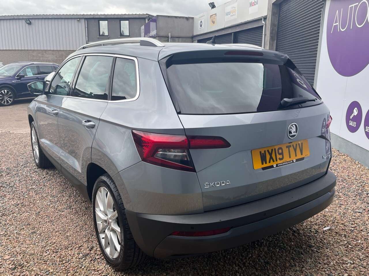 A 2019 SKODA KAROQ 1.6 TDI SE L SUV 5dr Diesel DSG Euro 6 (s/s) (115 ps) A 2019 SKODA KAROQ 1.6 TDI SE L SUV 5dr Diesel DSG Euro 6 (s/s) (115 ps)