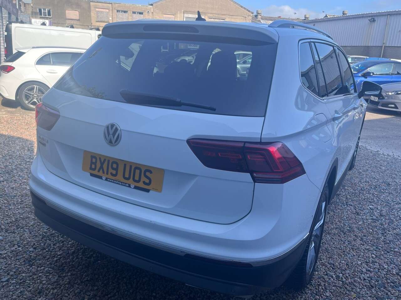 A 2019 VOLKSWAGEN TIGUAN ALLSPACE 2.0 TDI SEL SUV 5dr Diesel DSG Euro 6 (s/s) (150 ps) A 2019 VOLKSWAGEN TIGUAN ALLSPACE 2.0 TDI SEL SUV 5dr Diesel DSG Euro 6 (s/s) (150 ps)