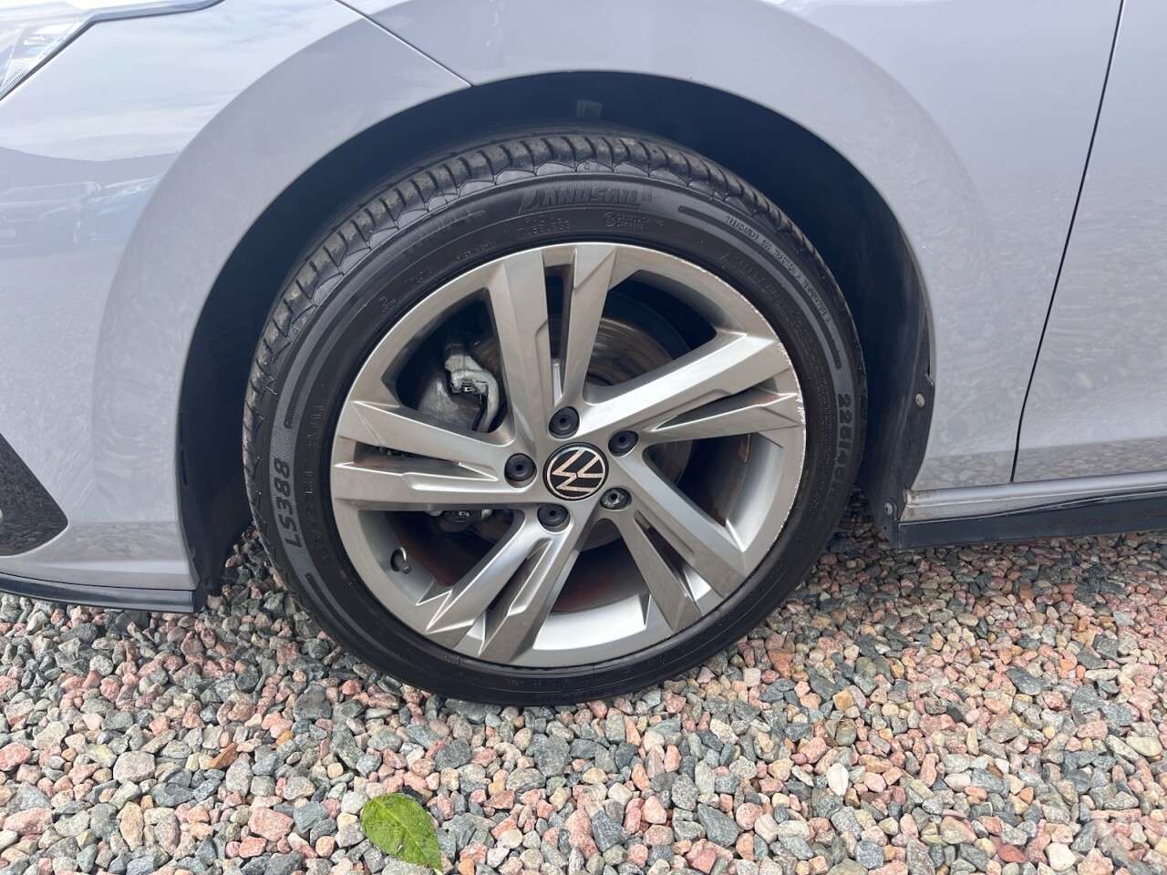 A 2022 VOLKSWAGEN GOLF 1.5 TSI R-Line Hatchback 5dr Petrol Manual Euro 6 (s/s) (130 ps) A 2022 VOLKSWAGEN GOLF 1.5 TSI R-Line Hatchback 5dr Petrol Manual Euro 6 (s/s) (130 ps)