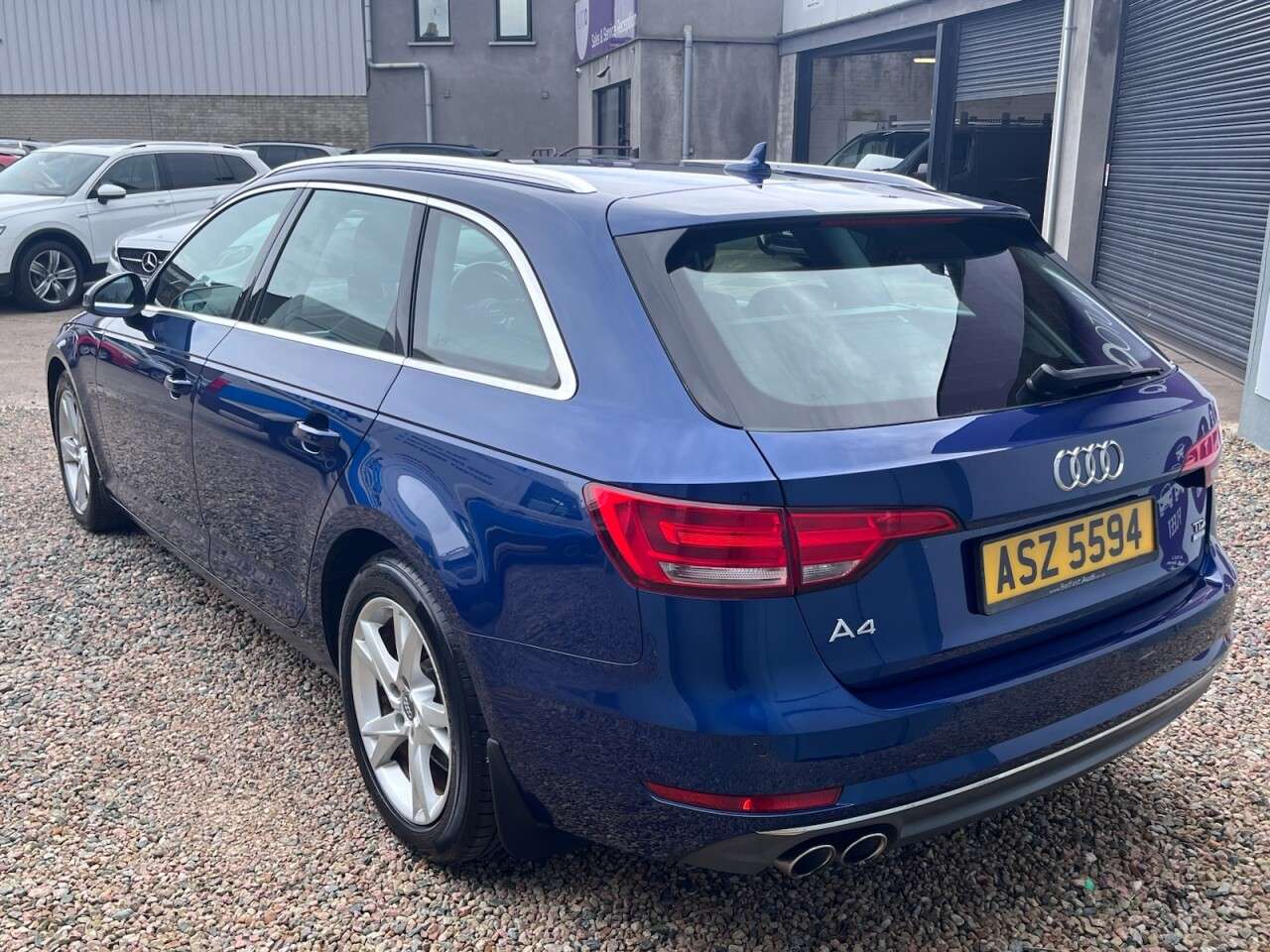 A 2017 AUDI A4 AVANT 2.0 TDI ultra Sport Estate 5dr Diesel Manual Euro 6 (s/s) (190 ps) A 2017 AUDI A4 AVANT 2.0 TDI ultra Sport Estate 5dr Diesel Manual Euro 6 (s/s) (190 ps)
