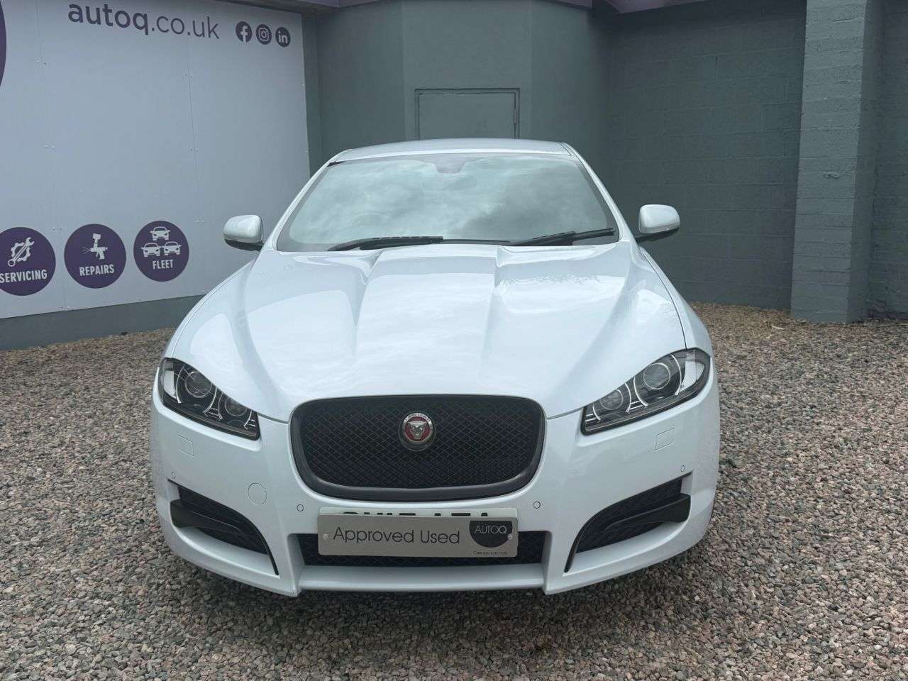 A 2015 JAGUAR XF 2.2d R-Sport Black Saloon 4dr Diesel Auto Euro 5 (s/s) (200 ps) A 2015 JAGUAR XF 2.2d R-Sport Black Saloon 4dr Diesel Auto Euro 5 (s/s) (200 ps)