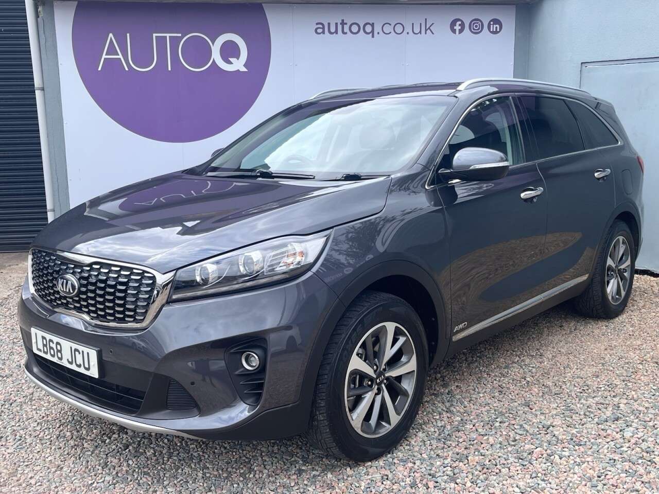 A 2019 KIA SORENTO 2.2 CRDi KX-2 SUV 5dr Diesel Auto AWD Euro 6 (s/s) (197 bhp) A 2019 KIA SORENTO 2.2 CRDi KX-2 SUV 5dr Diesel Auto AWD Euro 6 (s/s) (197 bhp)