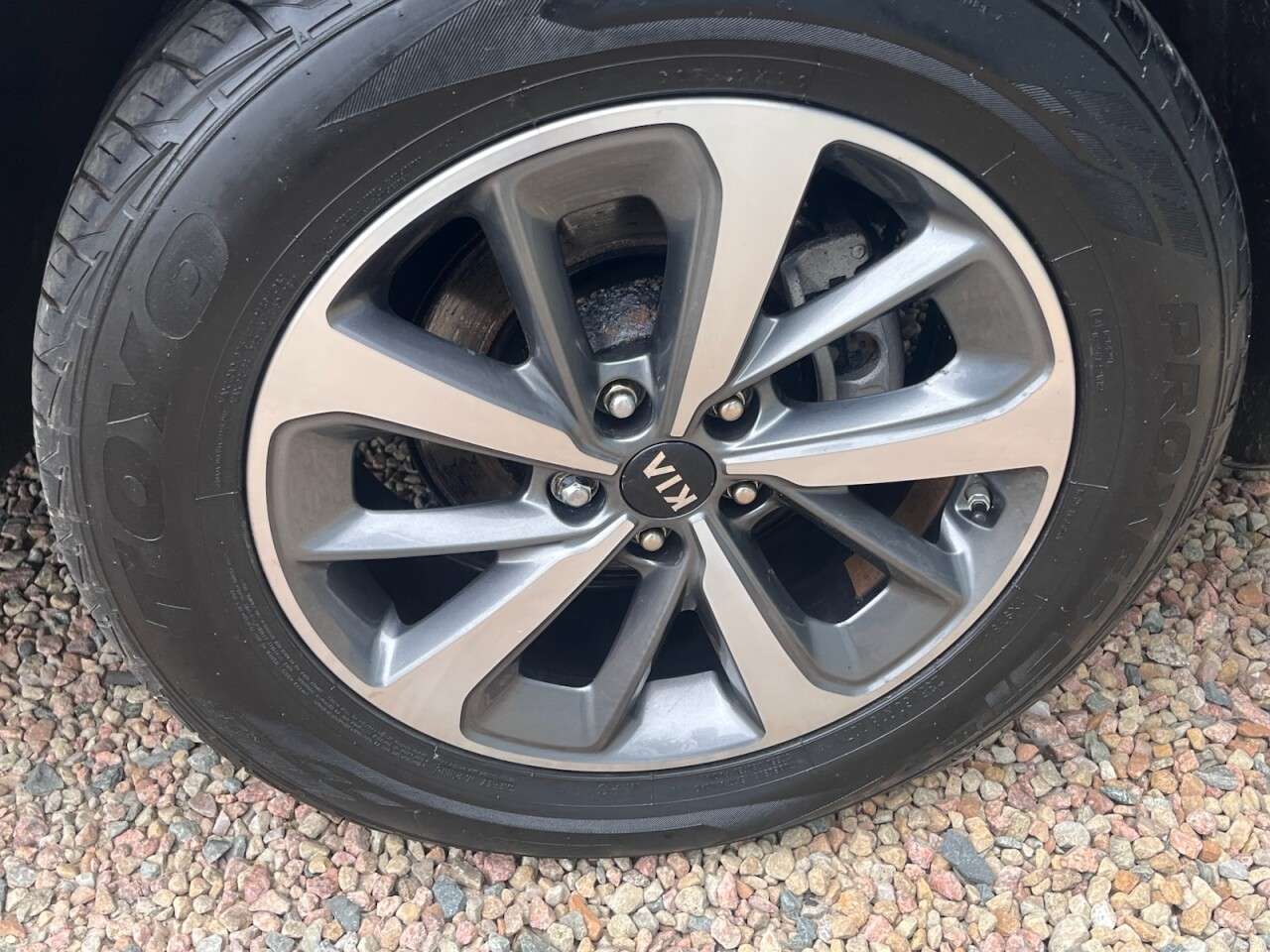 A 2019 KIA SORENTO 2.2 CRDi KX-2 SUV 5dr Diesel Auto AWD Euro 6 (s/s) (197 bhp) A 2019 KIA SORENTO 2.2 CRDi KX-2 SUV 5dr Diesel Auto AWD Euro 6 (s/s) (197 bhp)