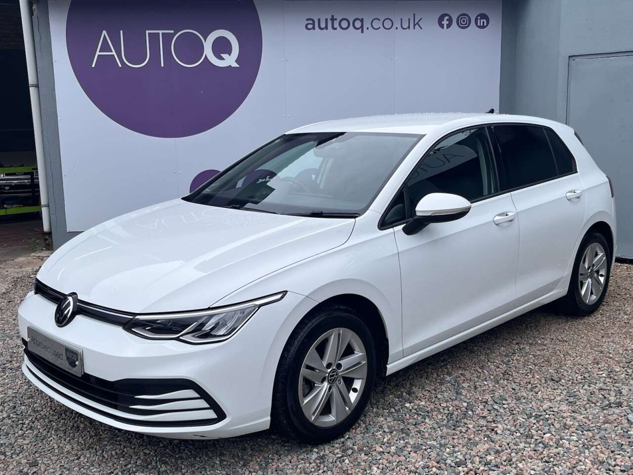 A 2021 VOLKSWAGEN GOLF 1.0 eTSI MHEV Life Hatchback 5dr Petrol Hybrid DSG Euro 6 (s/s) (110 ps) A 2021 VOLKSWAGEN GOLF 1.0 eTSI MHEV Life Hatchback 5dr Petrol Hybrid DSG Euro 6 (s/s) (110 ps)