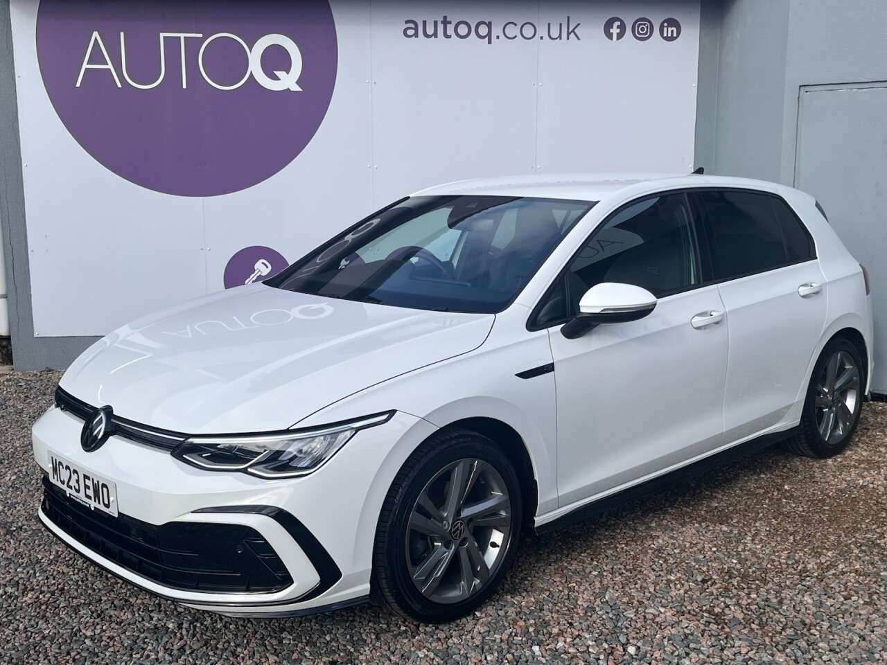 A 2023 VOLKSWAGEN GOLF 1.5 eTSI MHEV R-Line Hatchback 5dr Petrol Hybrid DSG Euro 6 (s/s) (150 ps) A 2023 VOLKSWAGEN GOLF 1.5 eTSI MHEV R-Line Hatchback 5dr Petrol Hybrid DSG Euro 6 (s/s) (150 ps)