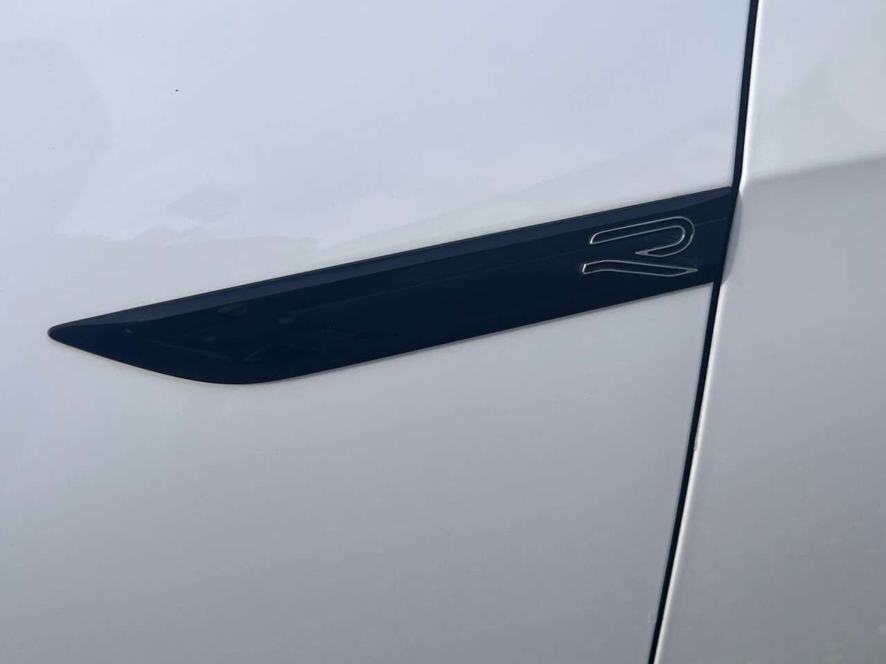 A 2023 VOLKSWAGEN GOLF 1.5 eTSI MHEV R-Line Hatchback 5dr Petrol Hybrid DSG Euro 6 (s/s) (150 ps) A 2023 VOLKSWAGEN GOLF 1.5 eTSI MHEV R-Line Hatchback 5dr Petrol Hybrid DSG Euro 6 (s/s) (150 ps)