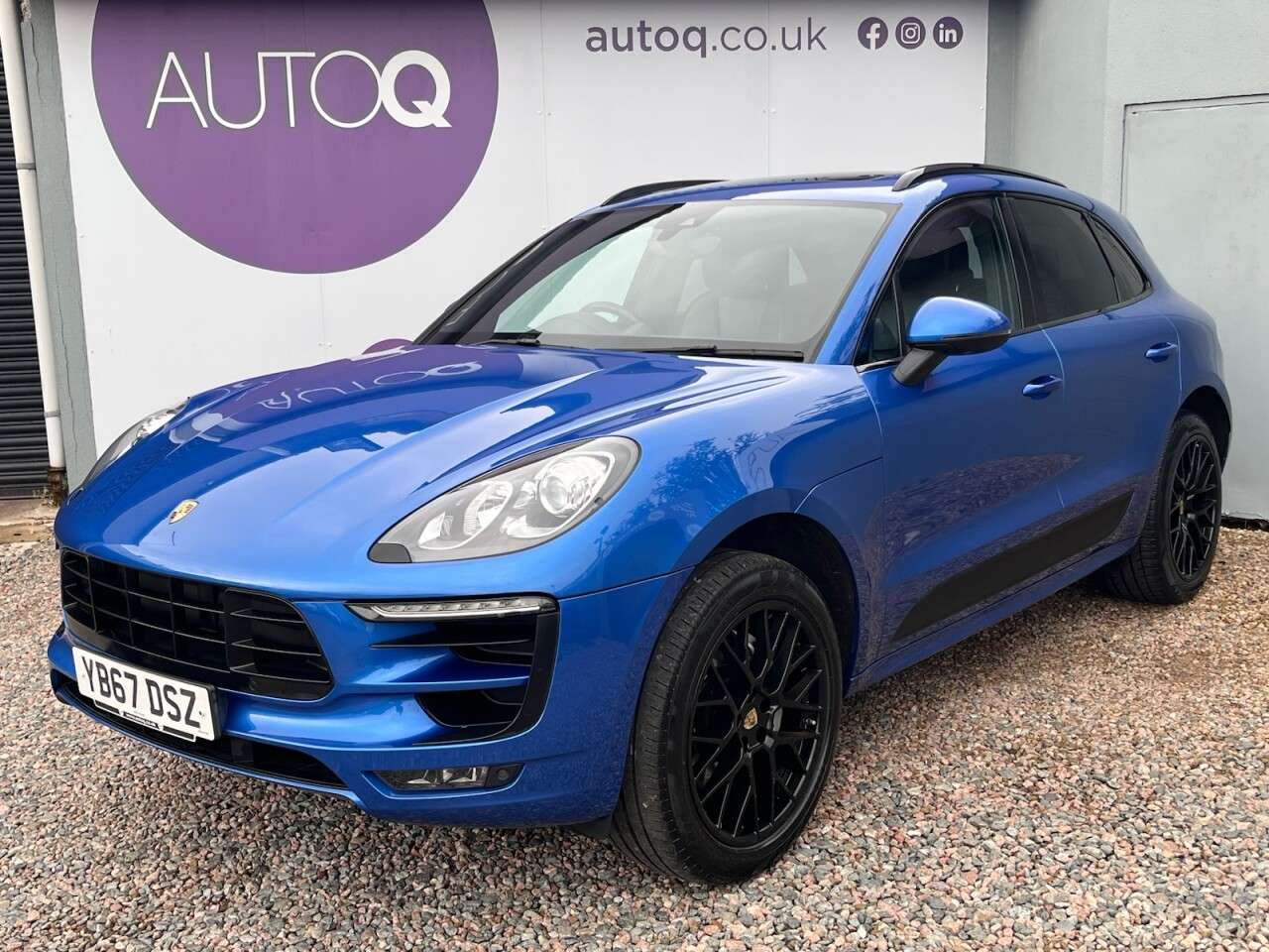 A 2017 PORSCHE MACAN 3.0 TD V6 S SUV 5dr Diesel PDK 4WD Euro 6 (s/s) (258 ps) A 2017 PORSCHE MACAN 3.0 TD V6 S SUV 5dr Diesel PDK 4WD Euro 6 (s/s) (258 ps)