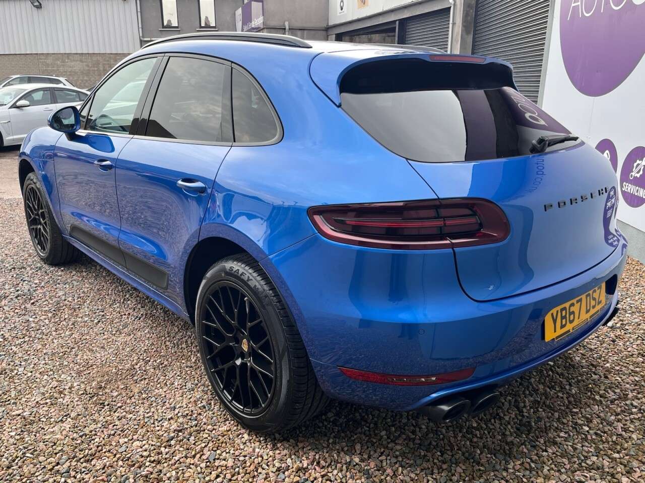 A 2017 PORSCHE MACAN 3.0 TD V6 S SUV 5dr Diesel PDK 4WD Euro 6 (s/s) (258 ps) A 2017 PORSCHE MACAN 3.0 TD V6 S SUV 5dr Diesel PDK 4WD Euro 6 (s/s) (258 ps)