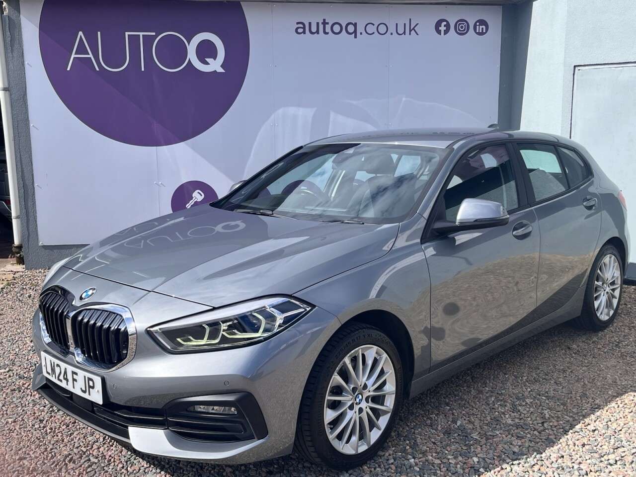 A 2024 BMW 1 SERIES 1.5 118i SE (LCP) Hatchback 5dr Petrol DCT Euro 6 (s/s) (136 ps) A 2024 BMW 1 SERIES 1.5 118i SE (LCP) Hatchback 5dr Petrol DCT Euro 6 (s/s) (136 ps)