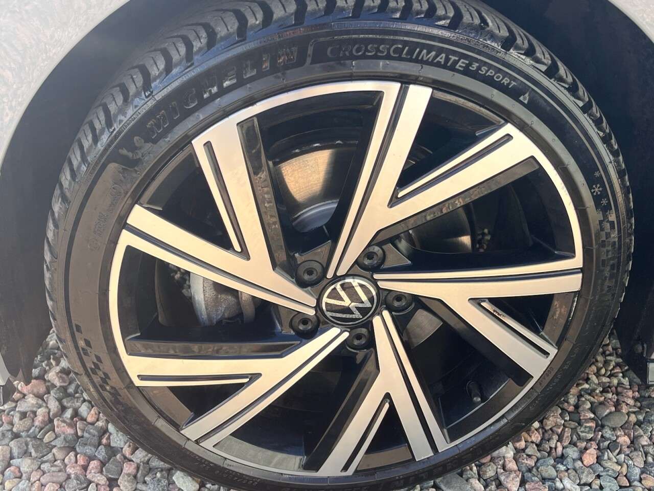 A 2022 VOLKSWAGEN GOLF 2.0 TDI R-Line Estate 5dr Diesel DSG Euro 6 (s/s) (150 ps) A 2022 VOLKSWAGEN GOLF 2.0 TDI R-Line Estate 5dr Diesel DSG Euro 6 (s/s) (150 ps)