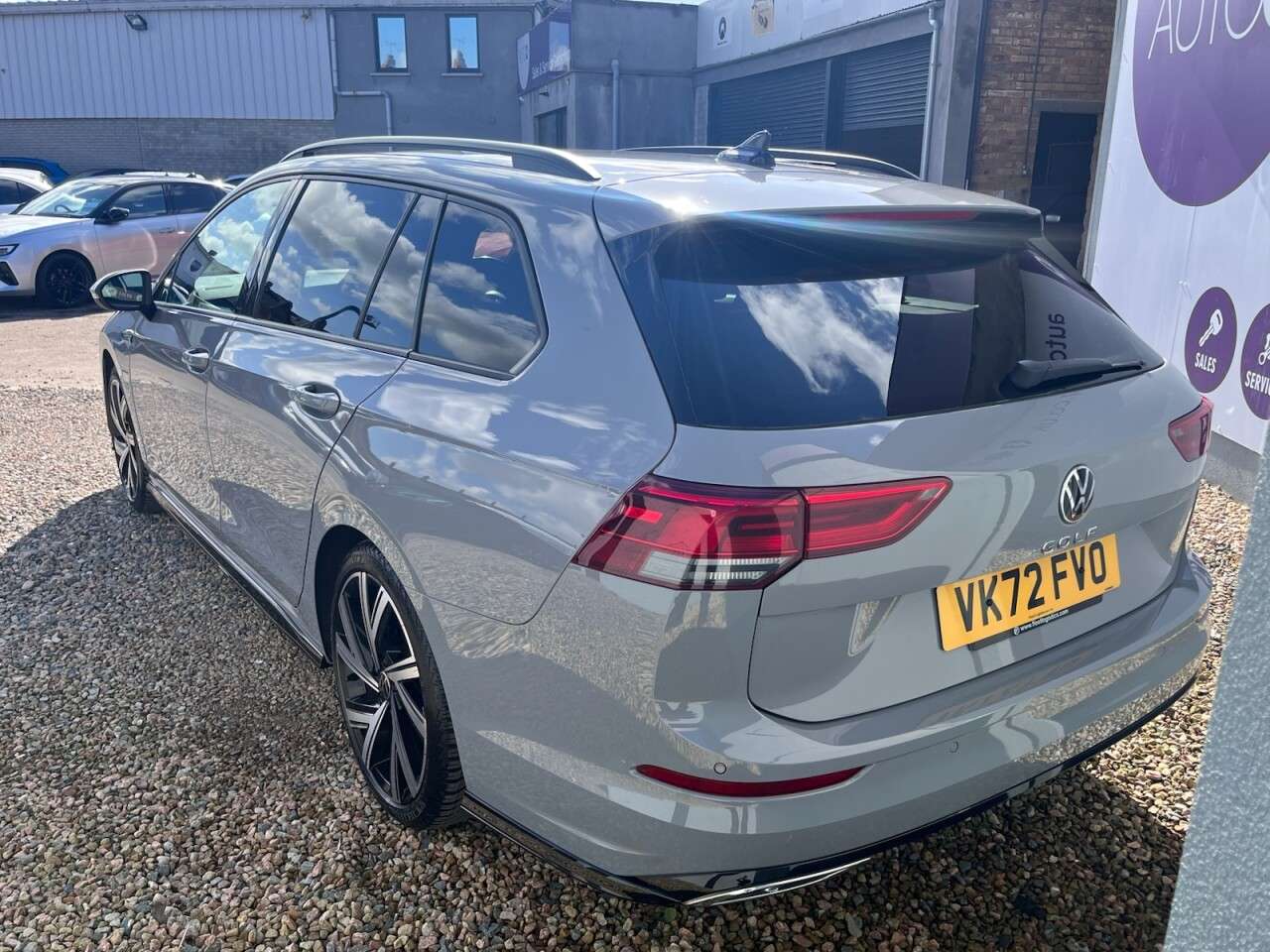 A 2022 VOLKSWAGEN GOLF 2.0 TDI R-Line Estate 5dr Diesel DSG Euro 6 (s/s) (150 ps) A 2022 VOLKSWAGEN GOLF 2.0 TDI R-Line Estate 5dr Diesel DSG Euro 6 (s/s) (150 ps)