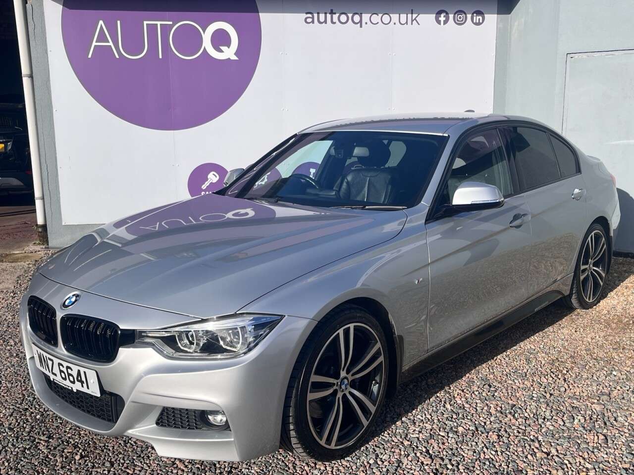 A 2017 BMW 3 SERIES 2.0 320d M Sport Saloon 4dr Diesel Auto Euro 6 (s/s) (190 ps) A 2017 BMW 3 SERIES 2.0 320d M Sport Saloon 4dr Diesel Auto Euro 6 (s/s) (190 ps)