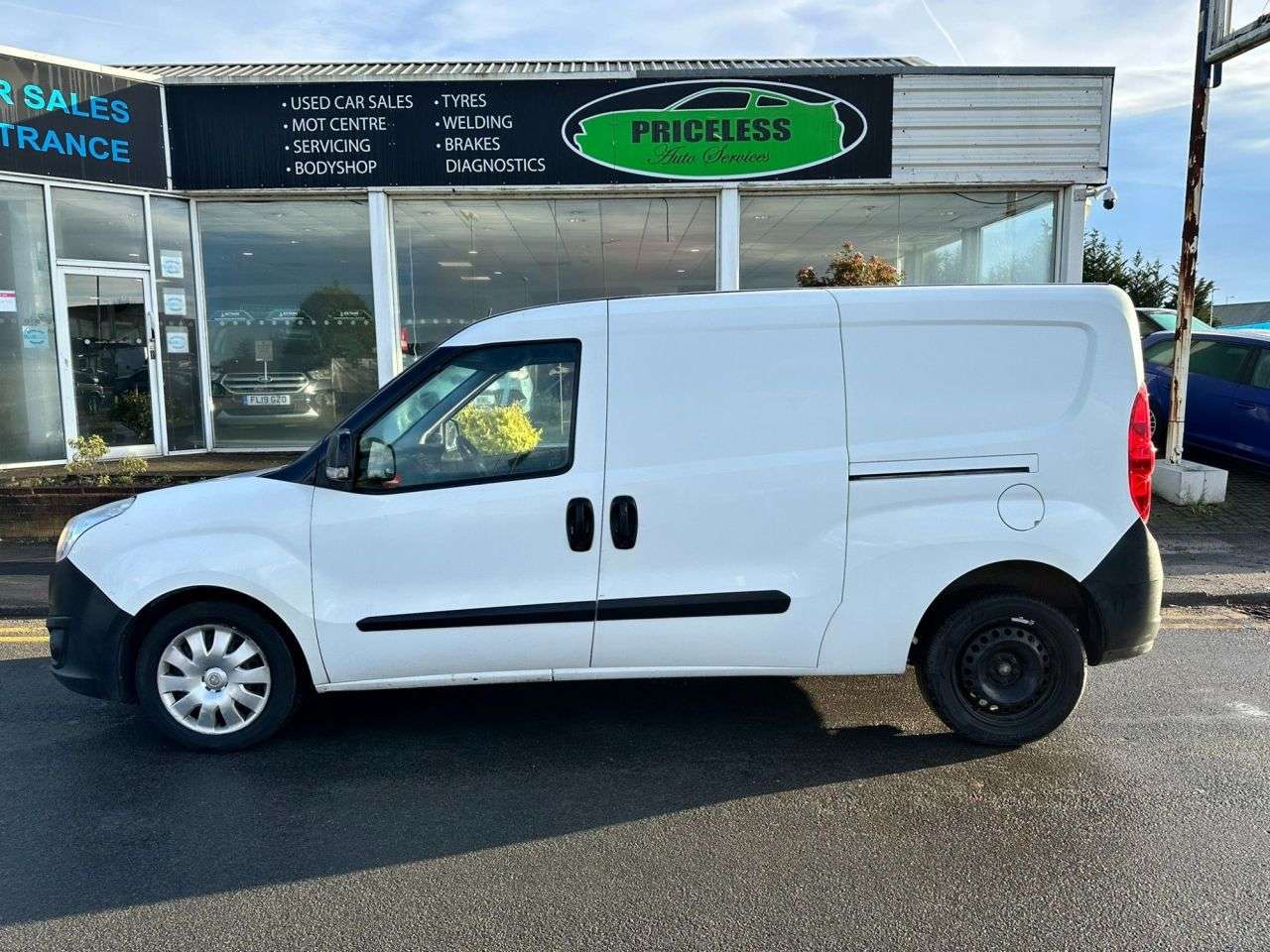 A 2016 VAUXHALL COMBO L2H1 2300 CDTI A 2016 VAUXHALL COMBO L2H1 2300 CDTI