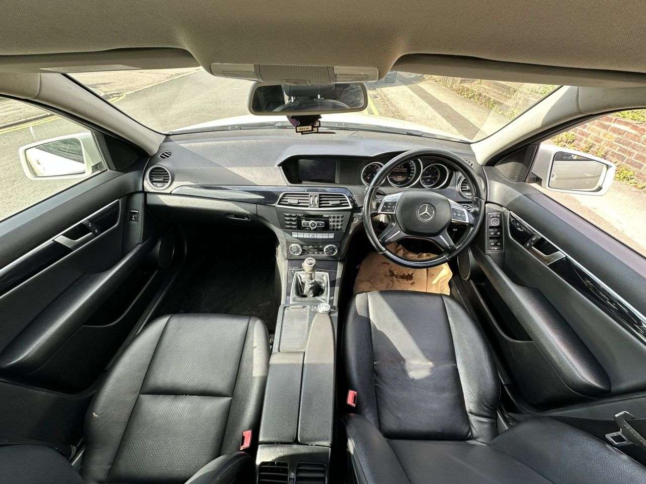 A 2011 MERCEDES-BENZ C-CLASS 2.1 C220 CDI BLUEEFFICIENCY SE EDITION 125 4d 170 BHP A 2011 MERCEDES-BENZ C-CLASS 2.1 C220 CDI BLUEEFFICIENCY SE EDITION 125 4d 170 BHP