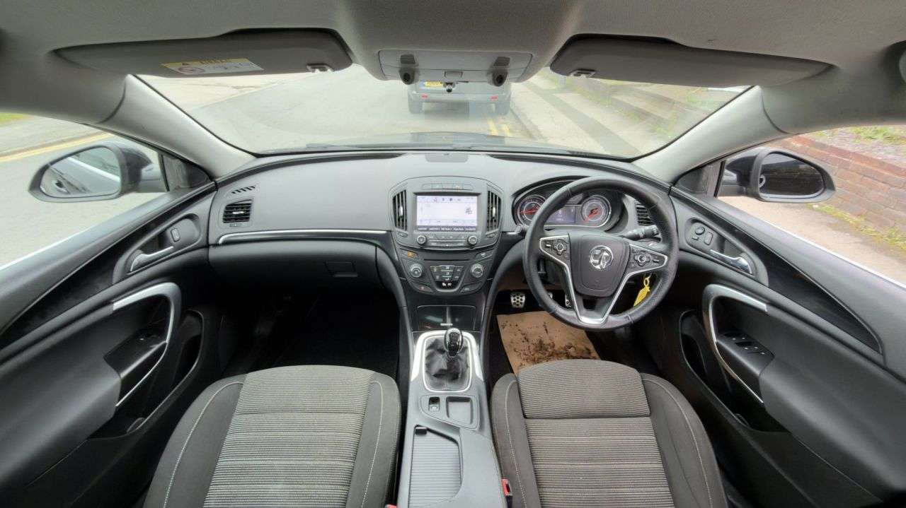 A 2017 VAUXHALL INSIGNIA 2.0 SRI NAV CDTI ECOFLEX S/S 5d 167 BHP A 2017 VAUXHALL INSIGNIA 2.0 SRI NAV CDTI ECOFLEX S/S 5d 167 BHP
