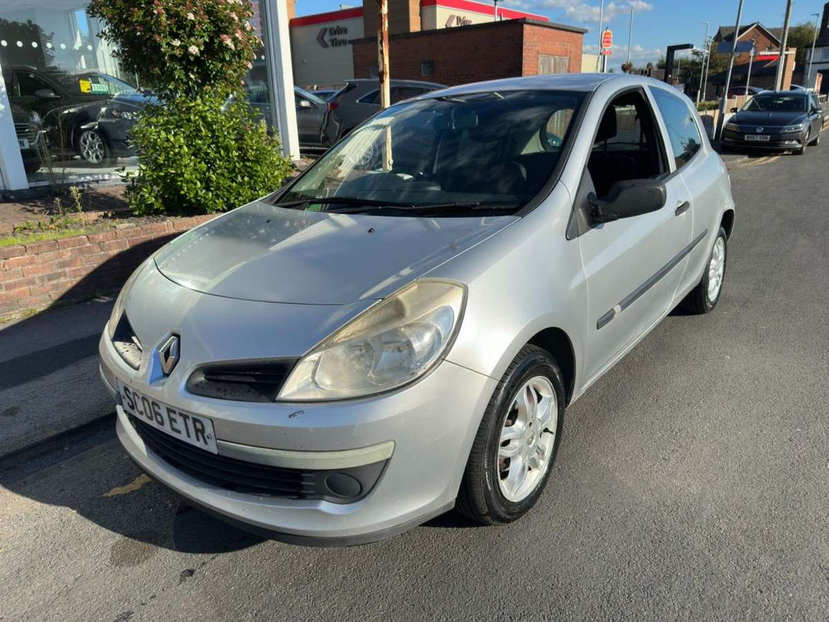 Check out this Renault Clio 2006 Petrol Manual