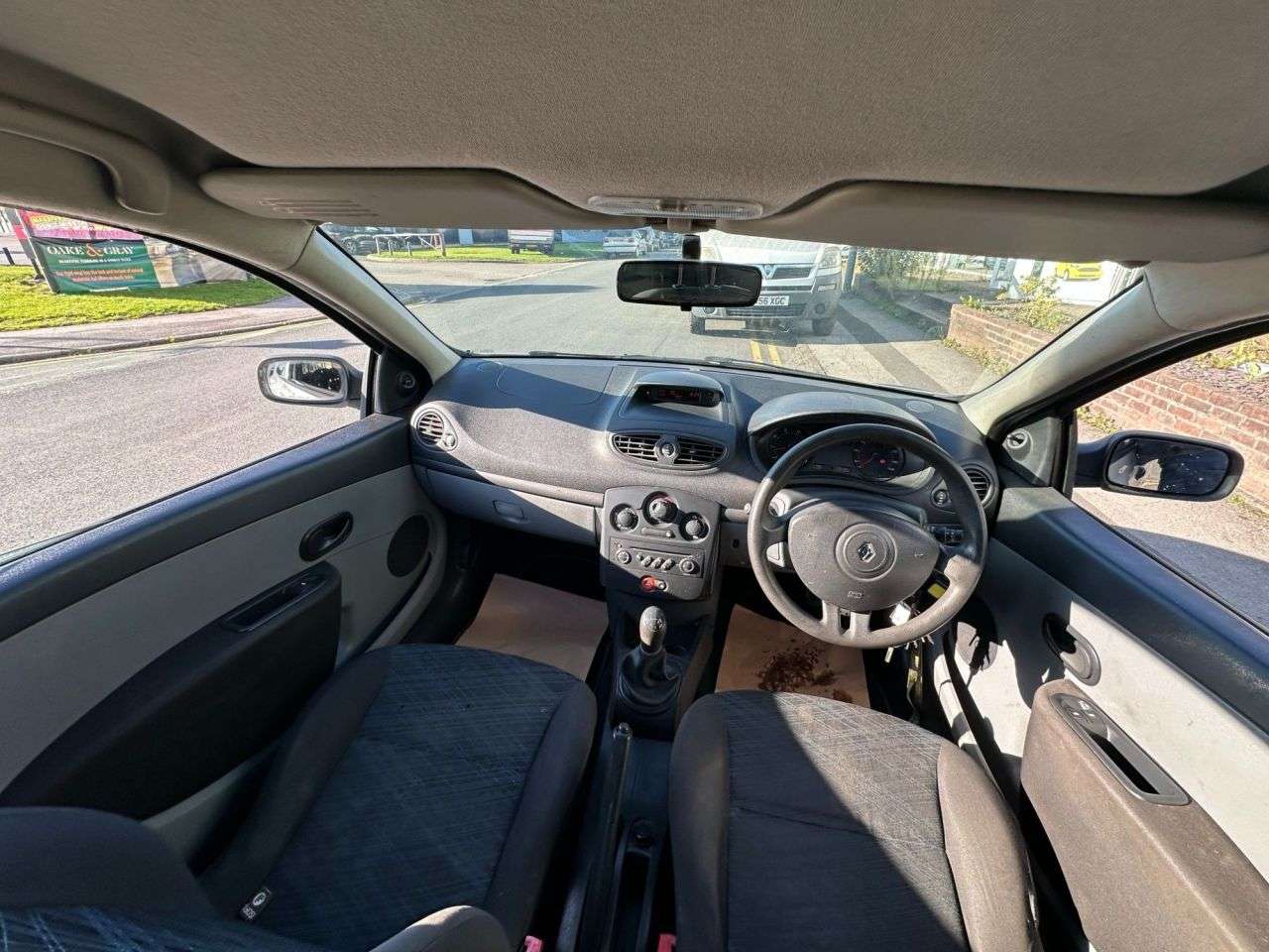 A 2006 RENAULT CLIO 1.2 16v Extreme Hatchback 3dr Petrol Manual (139 g/km, 75 bhp) A 2006 RENAULT CLIO 1.2 16v Extreme Hatchback 3dr Petrol Manual (139 g/km, 75 bhp)