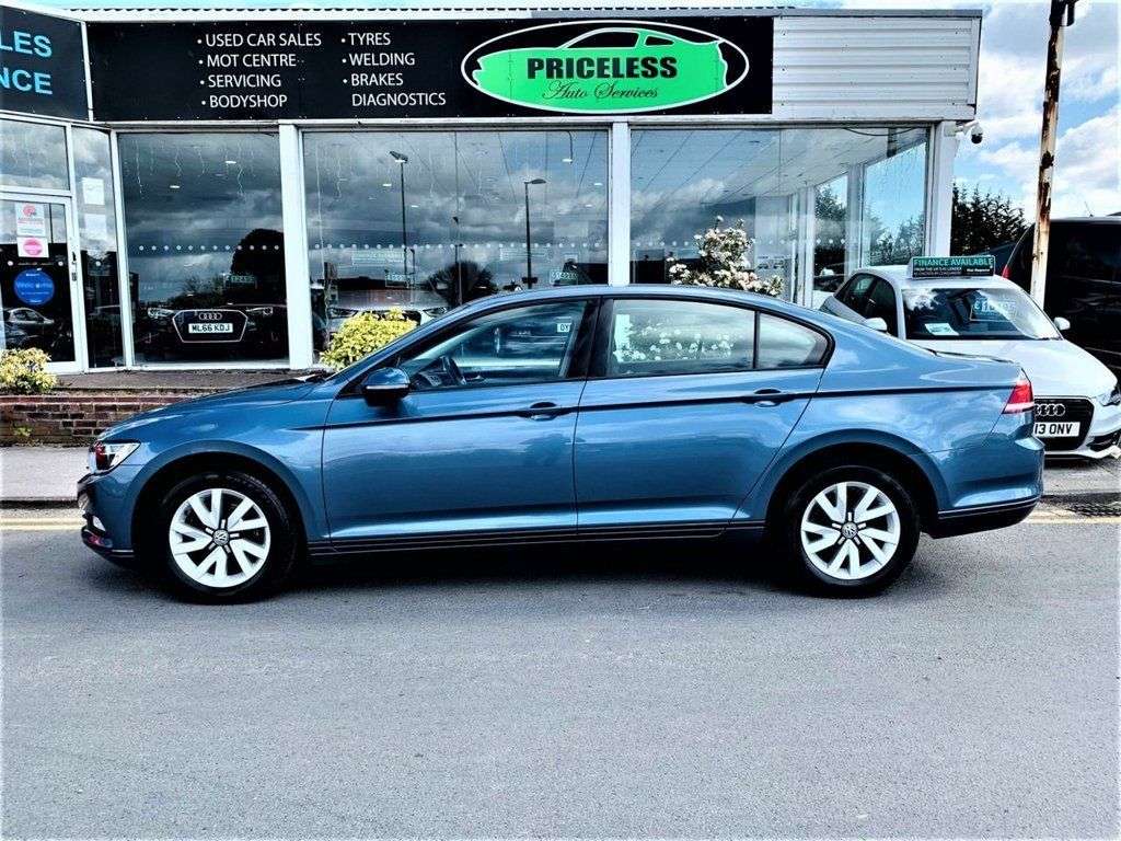 A 2015 VOLKSWAGEN PASSAT 1.6 TDI BlueMotion Tech S Saloon 4dr Diesel Manual Euro 6 (s/s) (120 ps) A 2015 VOLKSWAGEN PASSAT 1.6 TDI BlueMotion Tech S Saloon 4dr Diesel Manual Euro 6 (s/s) (120 ps)