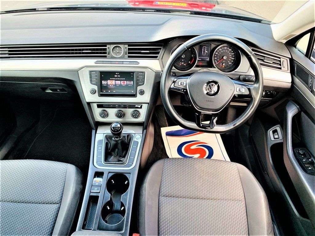 A 2015 VOLKSWAGEN PASSAT 1.6 TDI BlueMotion Tech S Saloon 4dr Diesel Manual Euro 6 (s/s) (120 ps) A 2015 VOLKSWAGEN PASSAT 1.6 TDI BlueMotion Tech S Saloon 4dr Diesel Manual Euro 6 (s/s) (120 ps)